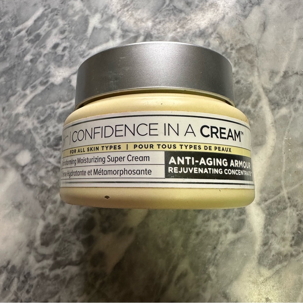 It Cosmetics Confidence in a Cream Anti-Aging Moisturizer‎